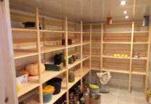 Как выглядят стеллажи для кладовки?