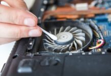 Как правильно почистить ноутбук от пыли?