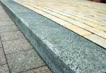 Уникальные гранитные бордюры для обрамления дорог и тротуаров