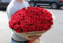 Розы с доставкой по Москве: как не прогадать и сделать приятно