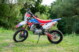 Питбайк в действии: от тренировок до любительских заездов